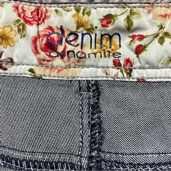 Denim Dynamite Shorts - Picture 4 of 5